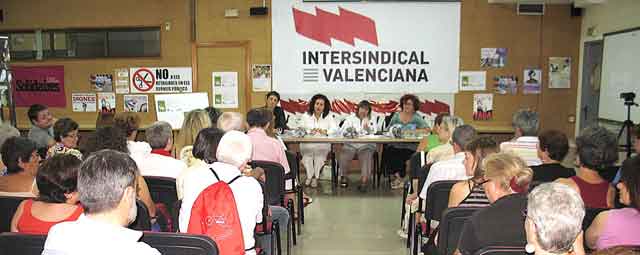 Lidia Falcón en una imatge de l'acte a la Intersindical.