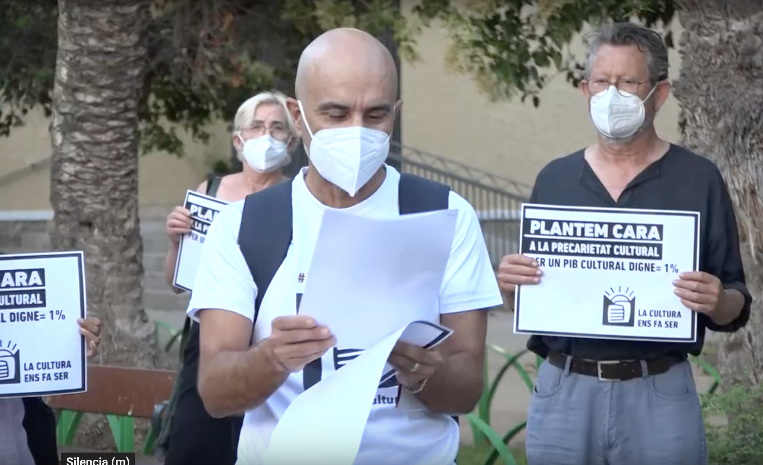 Concentració de la xarxa “Tu encens la cultura” per combatre la precarietat del món cultural