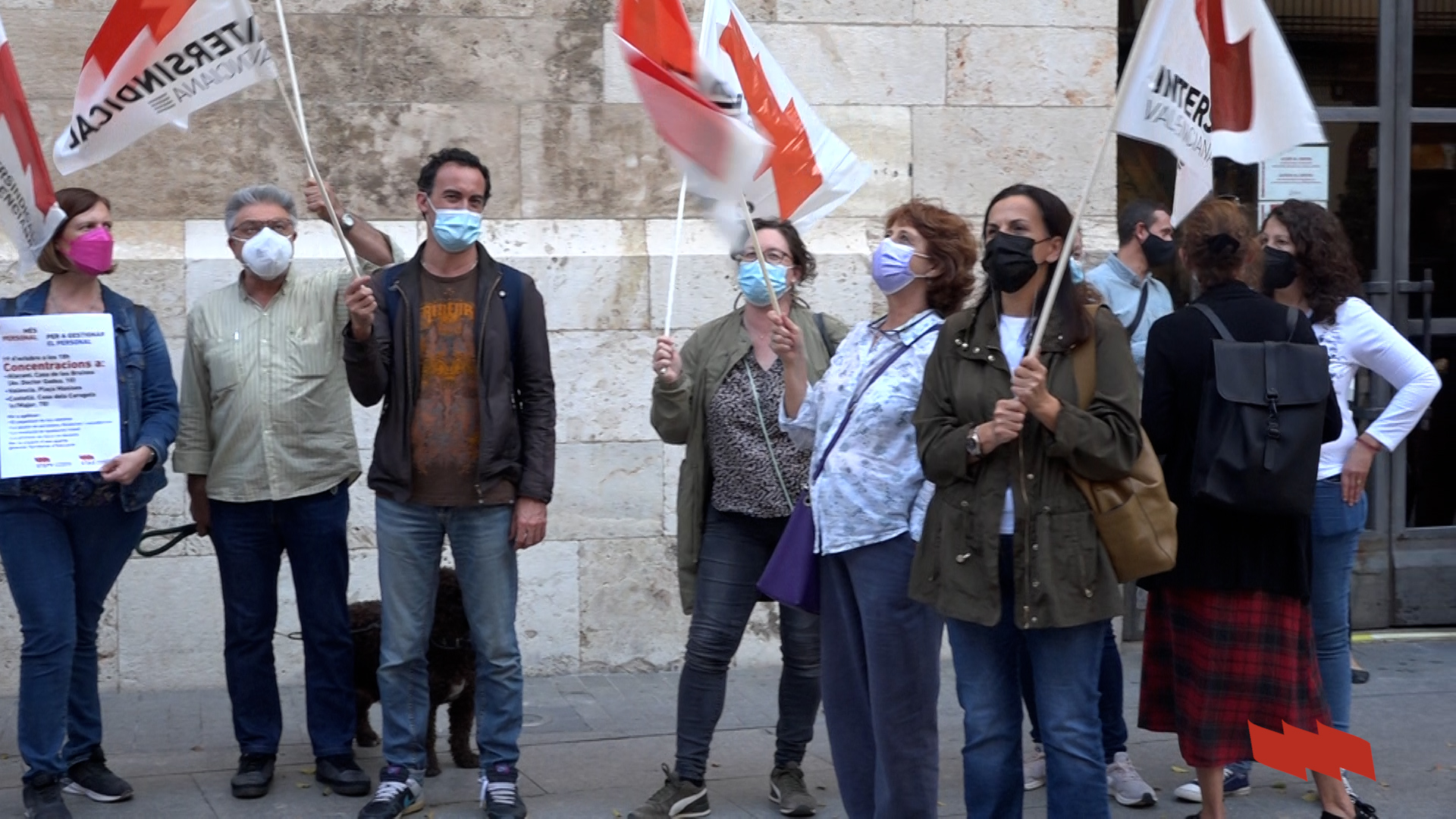 Concentracions per reclamar més personal per atendre el personal
