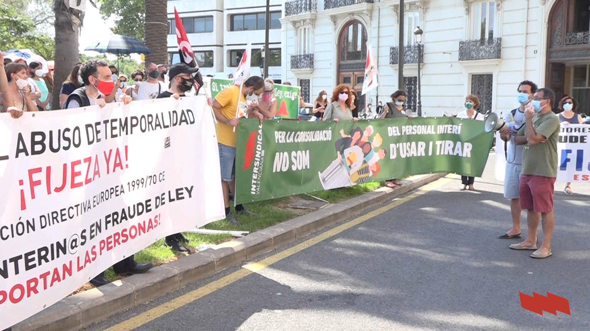 Concentració del personal interí de les administracions contra el Decret Iceta