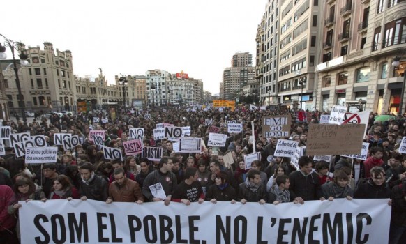 Manifestació contra la repressió policial durant la primavera valenciana