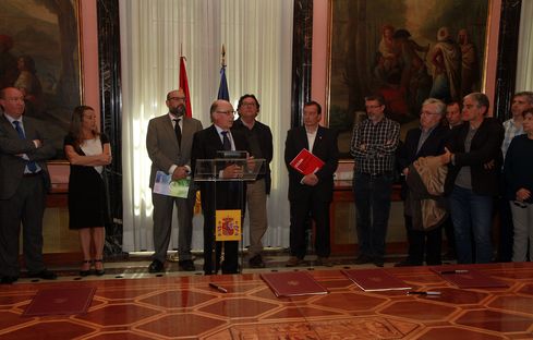 Cristóbal Montoro i els sindicats CCOO, UGT i CSI-F presenten l'acord
