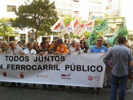 Pancarta vaga sector ferroviari davant Delegació Govern