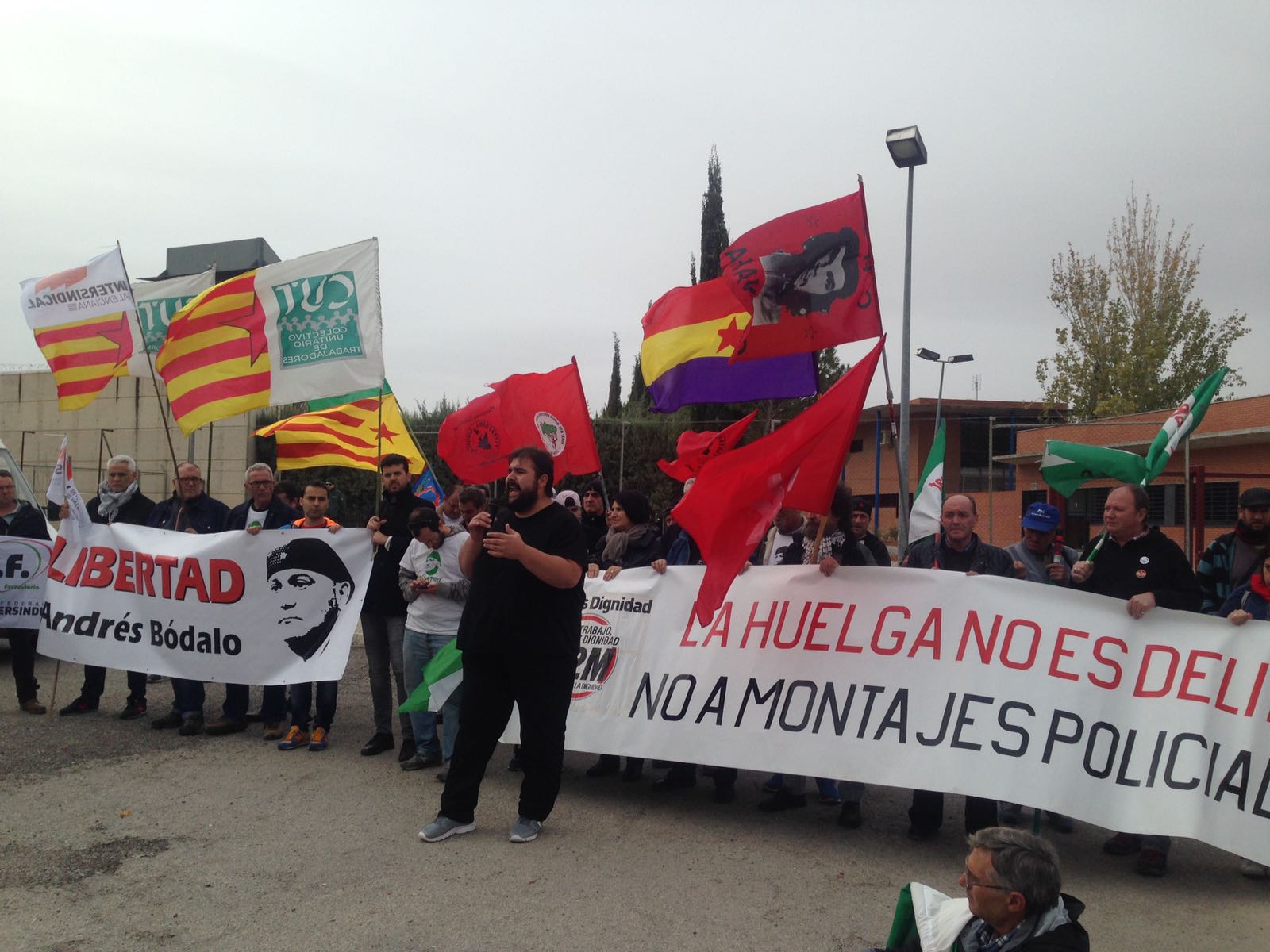 Sindicats de tot l’Estat es concentren en solidaritat amb Andrés Bódalo