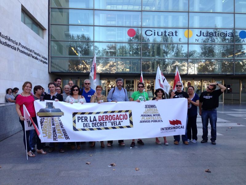 La representació d'Intersindical, a les portes de la Mesa General de 23 d'octubre de 2013