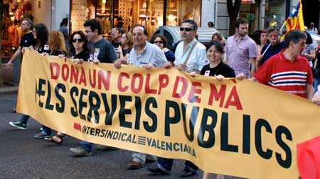 Pancarta d'Intersindical Valenciana en la manifestació d'ahir a València.