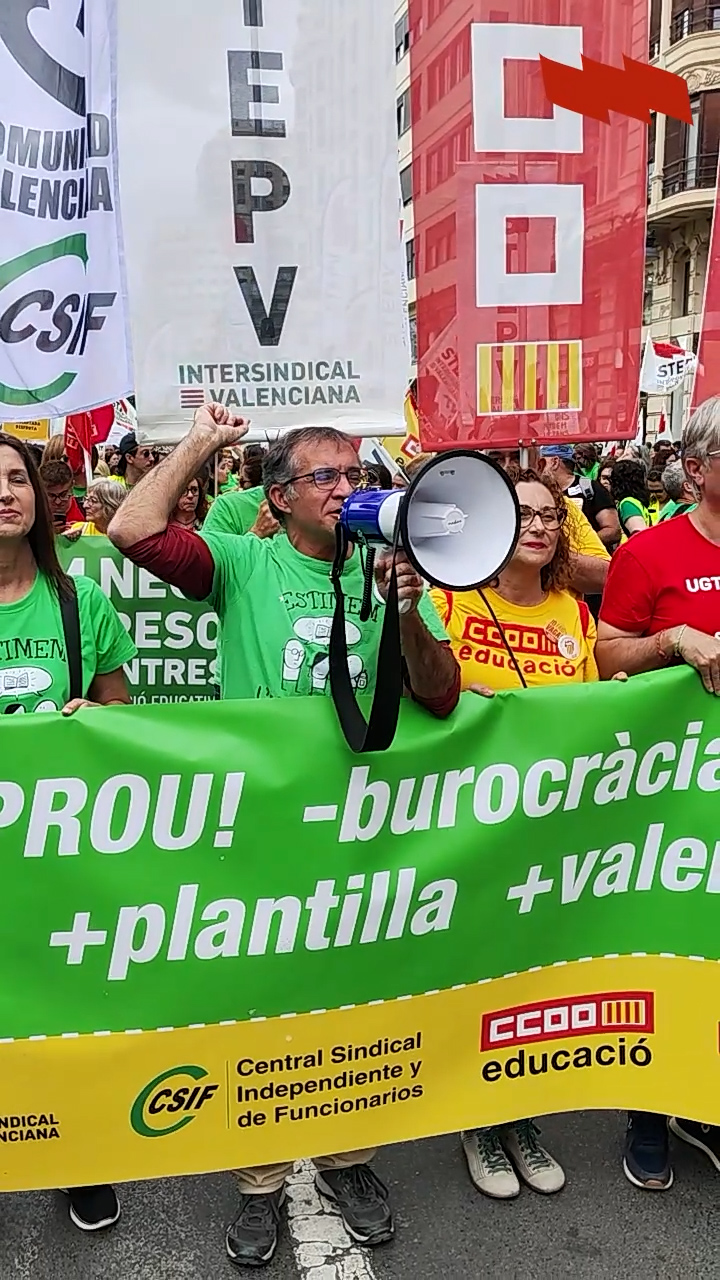 Una manifestació històrica recorre València en el 5é dia de vaga indefinida educativa