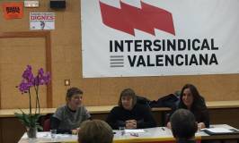 La periodista insurgent amb ulleres violeta