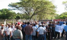 El Salvador: personal de l’aeroport acomiadat per afiliar-se a un sindicat